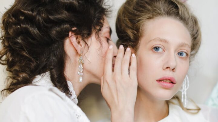 Kolczyki ślubne jako kluczowy element stylizacji panny młodej